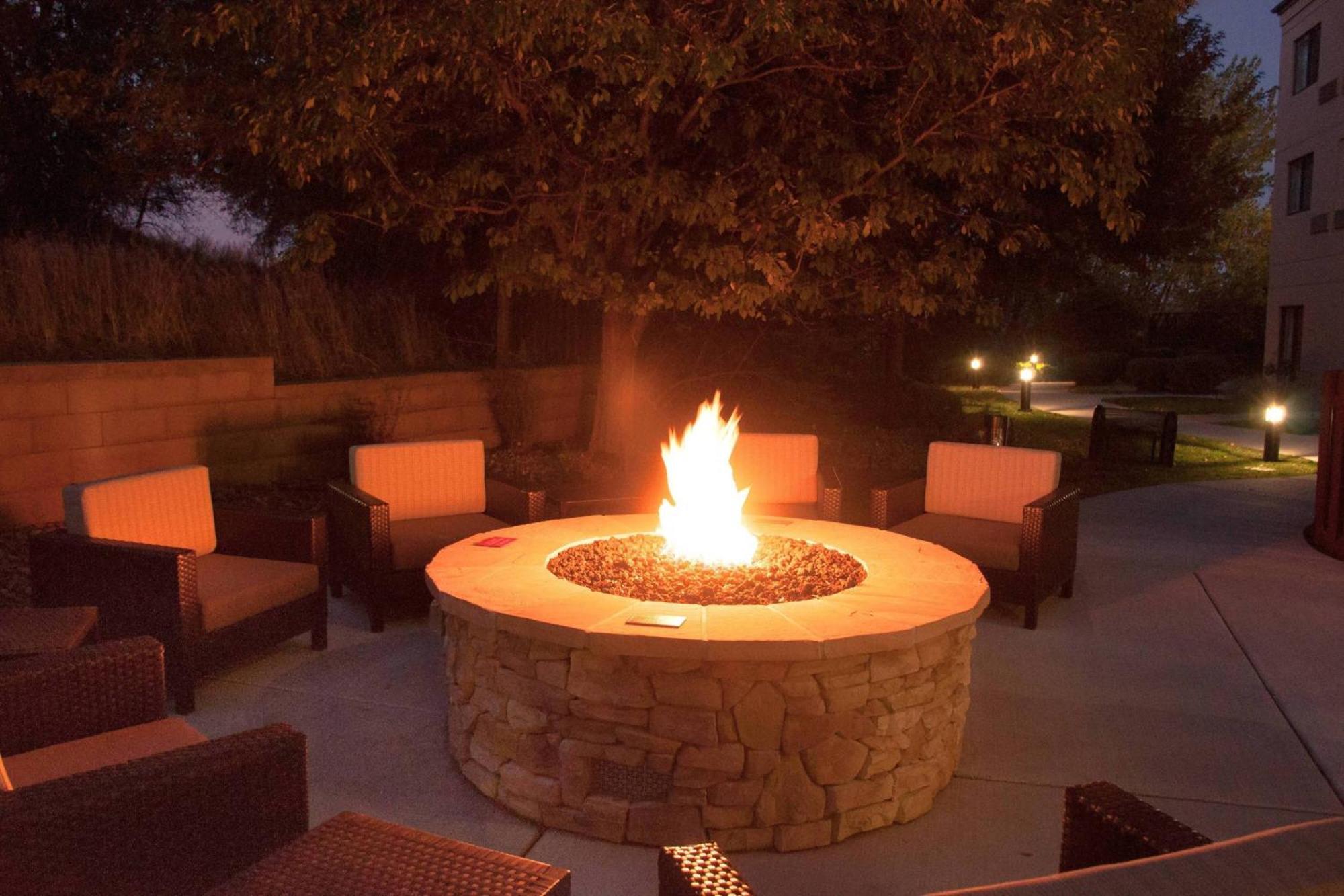 Courtyard By Marriott Colorado Springs South Hotel Eksteriør billede