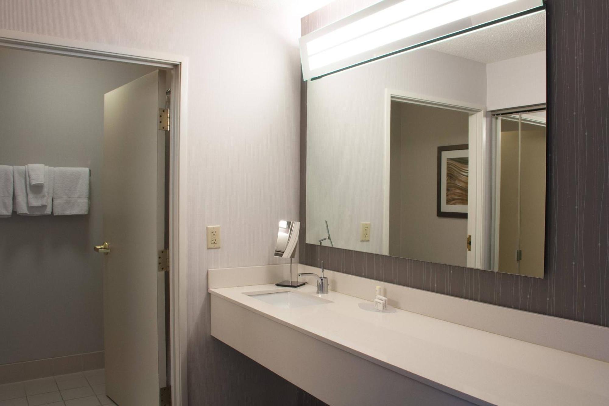 Courtyard By Marriott Colorado Springs South Hotel Eksteriør billede